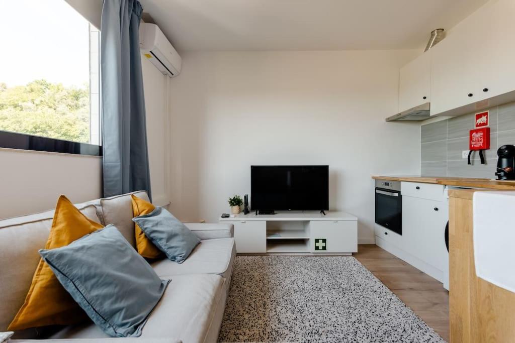 Stylish And Elegant - View And Location In Downton Apartment *